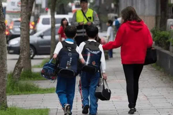 请个早晚接送孩子的阿姨多少钱 请个早晚接送孩子的阿姨多少钱